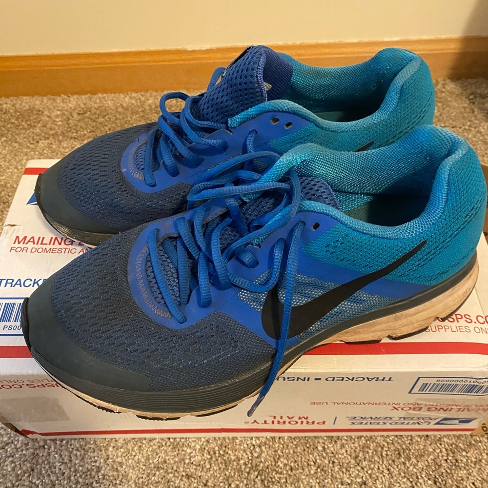 Hot jock used Nike Air Pegasus.  Size 9